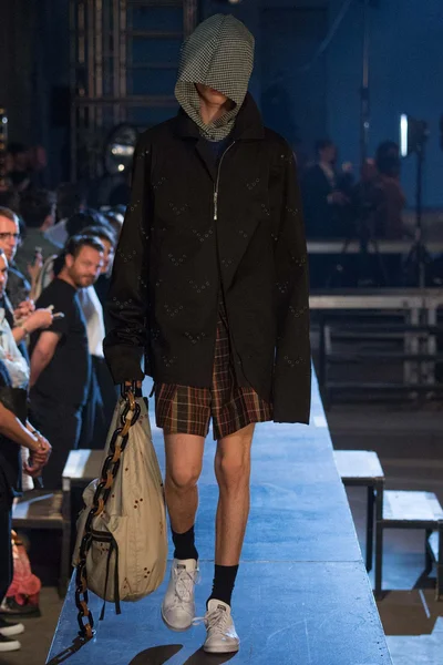 Look 14